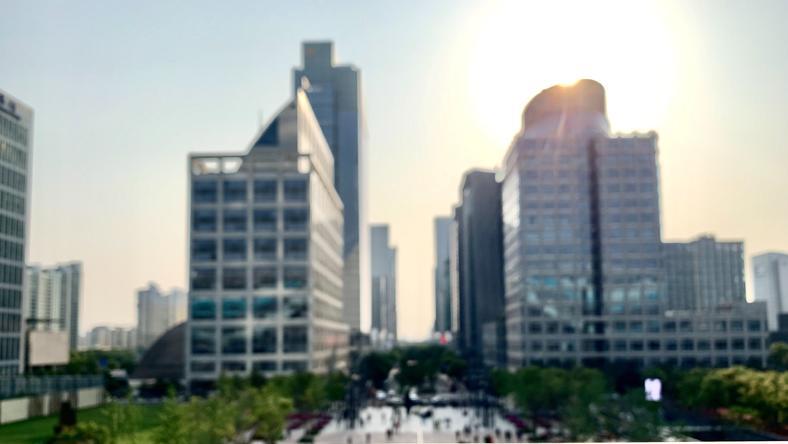 “租房即落户”,特大城市抢人的下一步?